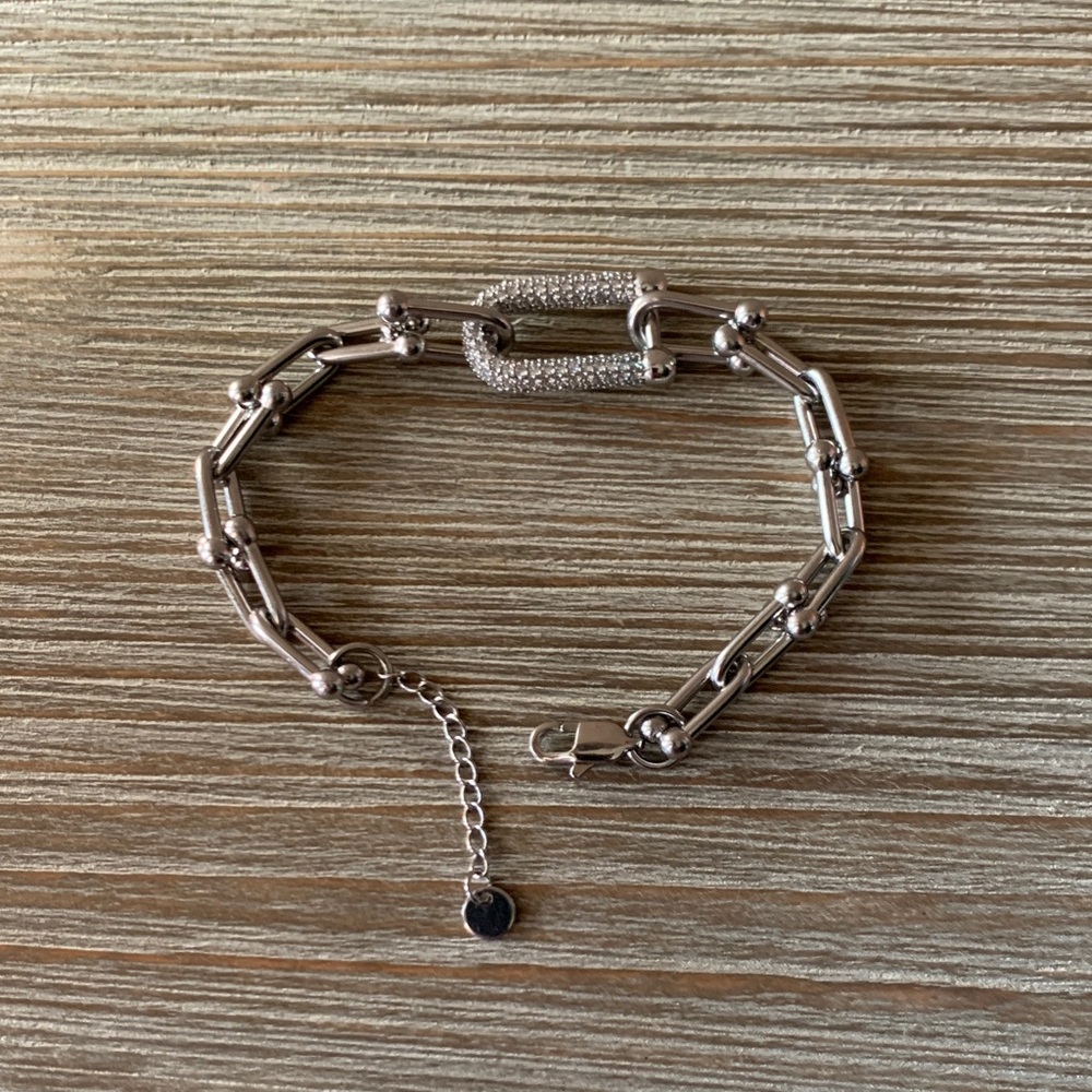 Elegant U link Bracelet with zircons